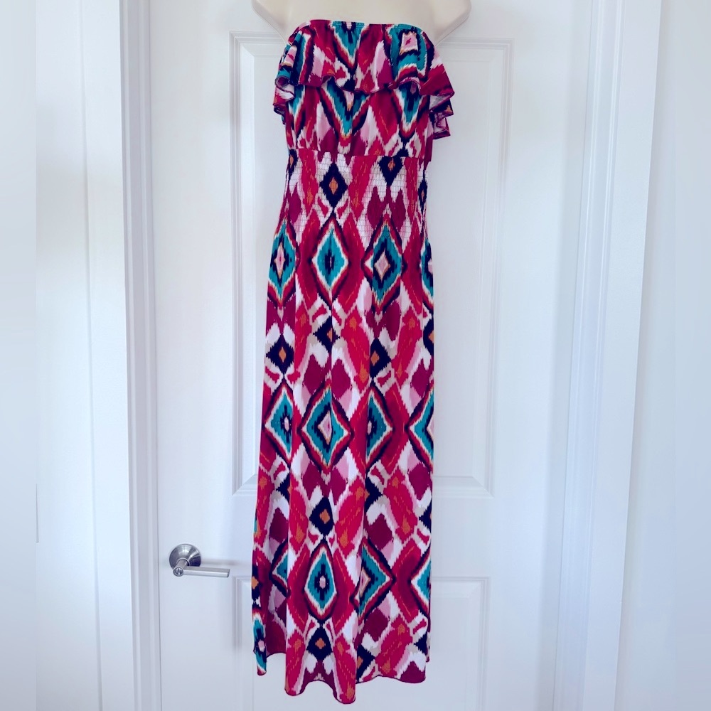 Women’s Beautiful Medium Strapless Maxi Dress